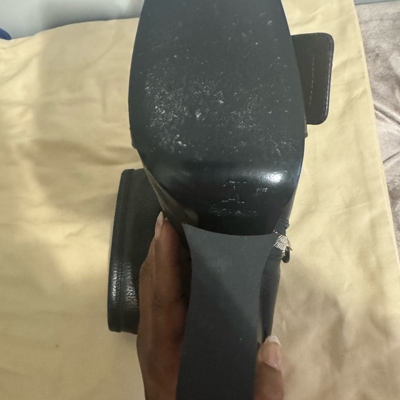 Louis Vuitton Patti boot with double zips, grained goat leather and monogram. - Picture 4 of 6